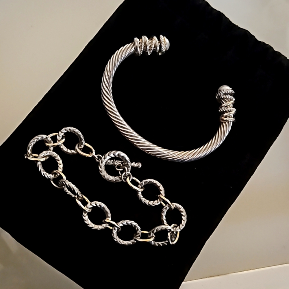 Set of two two-toned bracelets
